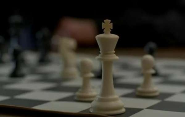 Chess game in breaking bad