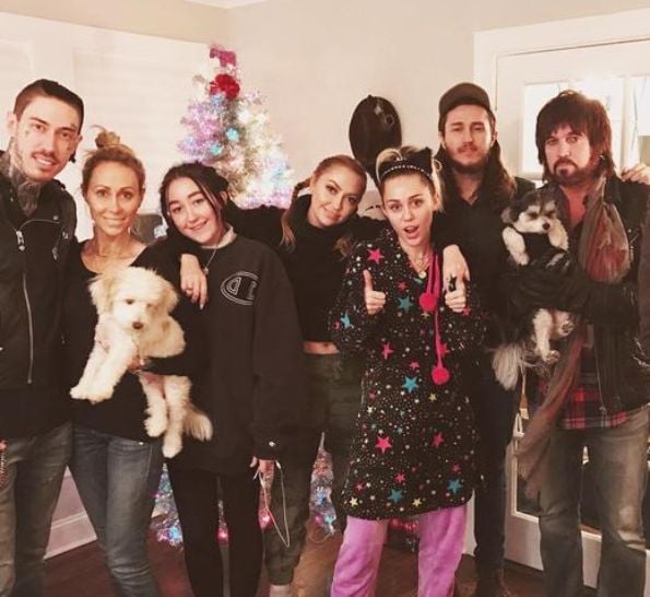 miley cyrus family photo