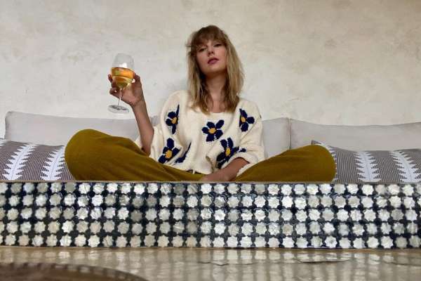 taylor swift resting with a drink