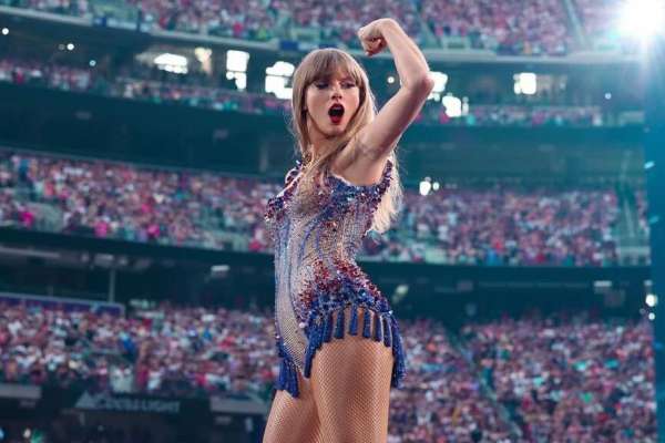 taylor swift shows muscles at the eras tour