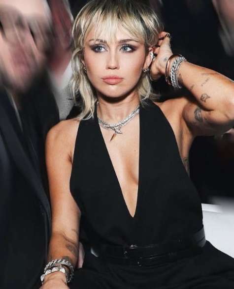 Miley Cyrus looks sad