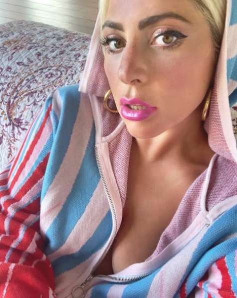 lady gaga looking sad