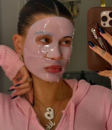 hailey bieber wearing a face mask