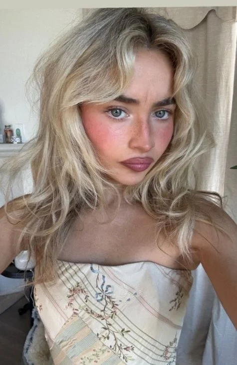 sabrina carpenter natural hair