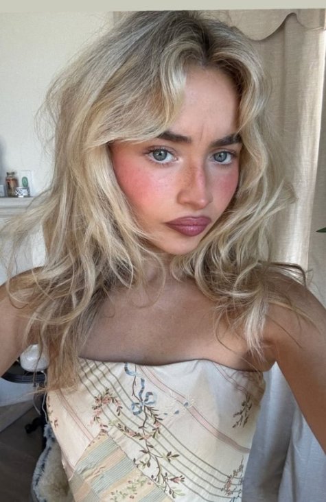 sabrina carpenter natural hair