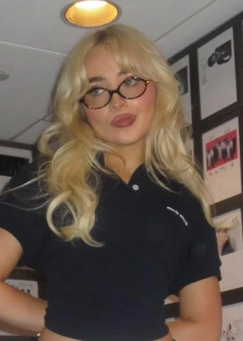 sabrina carpenter in glasses