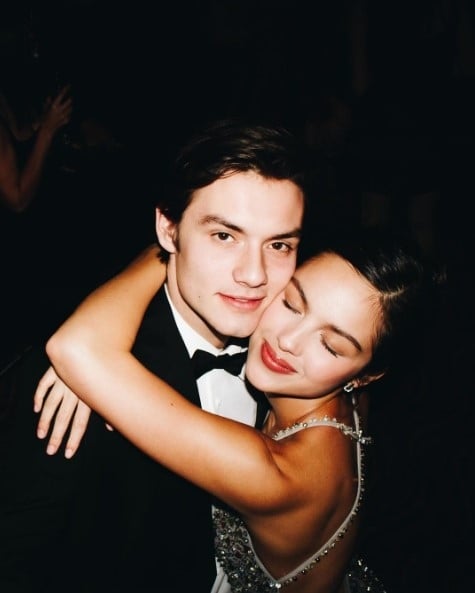 olivia rodrigo and louis partridge