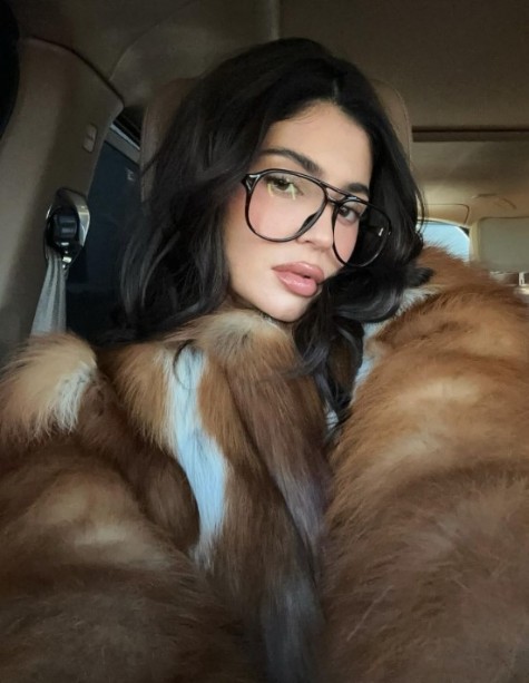 kylie jenner in glasses